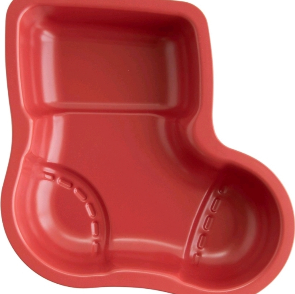 Nordic Ware stocking red baking pan - Picture 4 of 4